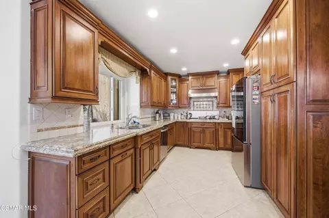 Kitchen - 410 Sinaloa Rd, Simi Valley, CA 93065 photo 1 of 3
