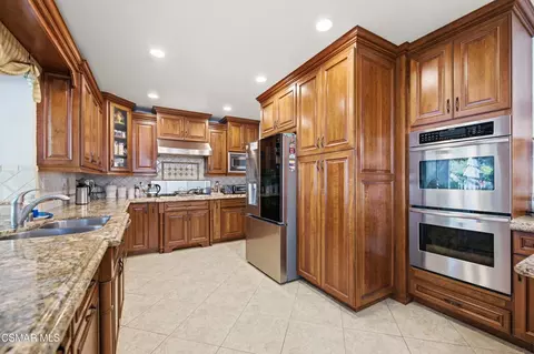Kitchen - 410 Sinaloa Rd, Simi Valley, CA 93065 photo 2 of 3