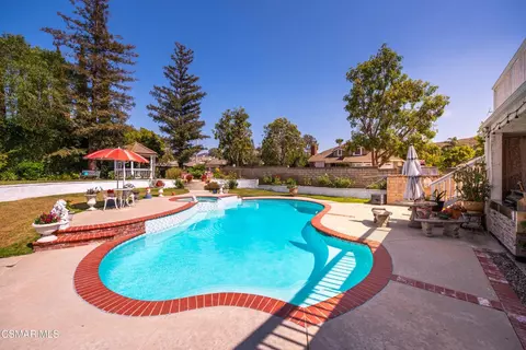 Exterior - 410 Sinaloa Rd, Simi Valley, CA 93065 photo 4 of 12