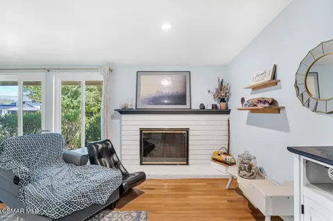 Living - 1060 Colby Cir, Thousand Oaks, CA 91362 photo 3 of 4