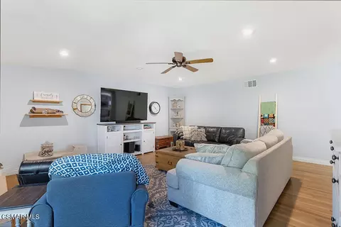Living - 1060 Colby Cir, Thousand Oaks, CA 91362 photo 2 of 4