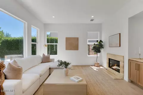 Living - 6024 Mandeville Pl, Oak Park, CA 91377 photo 5 of 6