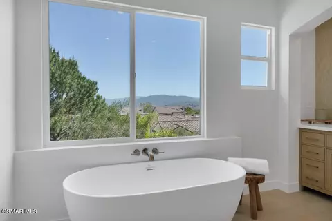 Bath - 6024 Mandeville Pl, Oak Park, CA 91377 photo 7 of 8