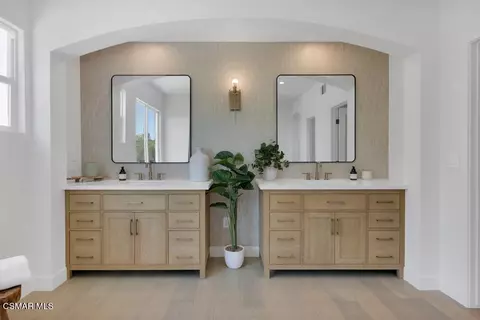 Bath - 6024 Mandeville Pl, Oak Park, CA 91377 photo 5 of 8
