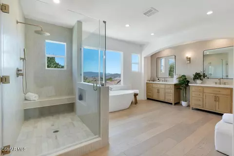 Bath - 6024 Mandeville Pl, Oak Park, CA 91377 photo 4 of 8