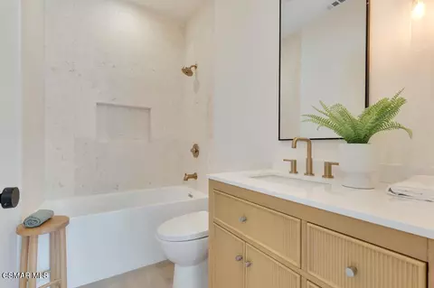 Bath - 6024 Mandeville Pl, Oak Park, CA 91377 photo 3 of 8