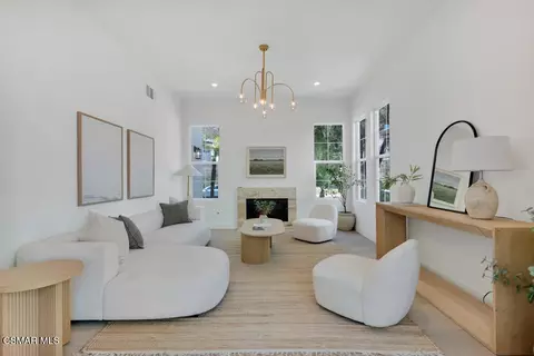 Living - 6024 Mandeville Pl, Oak Park, CA 91377 photo 2 of 6