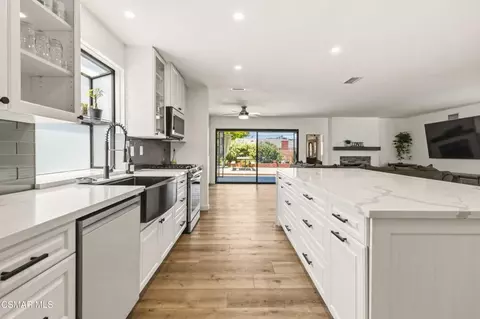 Kitchen - 1517 Deanna Ave, Simi Valley, CA 93063 photo 4 of 5