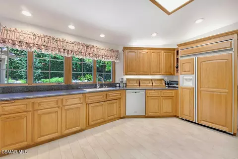 Kitchen - 3125 Divernon Ave, Simi Valley, CA 93063 photo 6 of 6