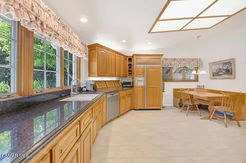 Kitchen - 3125 Divernon Ave, Simi Valley, CA 93063 photo 5 of 6