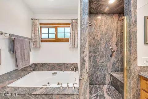 Bath - 3125 Divernon Ave, Simi Valley, CA 93063 photo 2 of 7