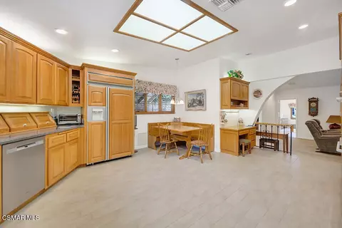 Kitchen - 3125 Divernon Ave, Simi Valley, CA 93063 photo 4 of 6