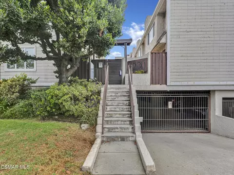 4230 Whitsett Ave #9, Studio City, CA 91604