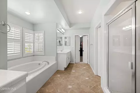 Bath - 1997 Arielle Ln, Simi Valley, CA 93065 photo 2 of 4