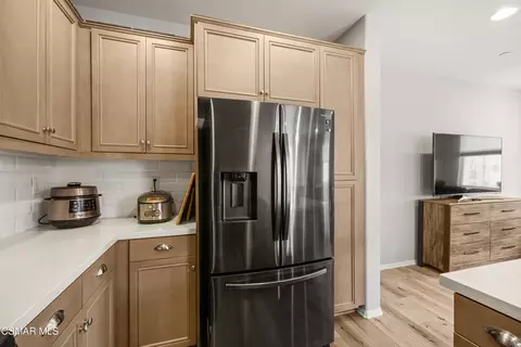 Kitchen - 673 Mustang St, Camarillo, CA 93010 photo 3 of 4