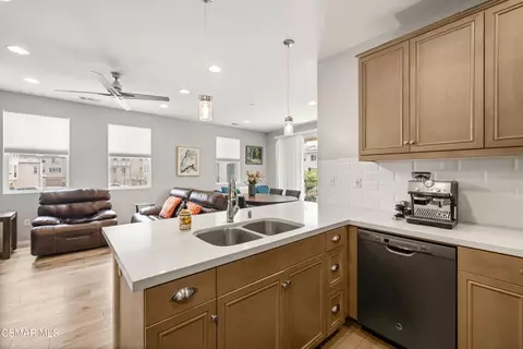 Kitchen - 673 Mustang St, Camarillo, CA 93010 photo 4 of 4