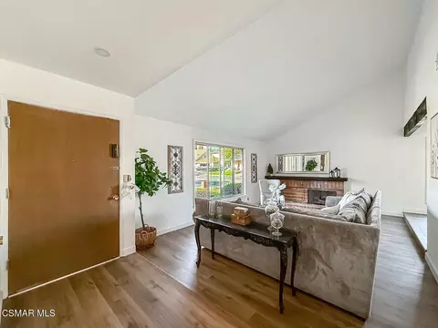 Entry Way - 2188 E Fernview St, Simi Valley, CA 93065 photo 2 of 2