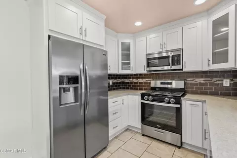 Kitchen - 5358 Willow View Dr, Camarillo, CA 93012 photo 4 of 8