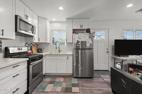 Kitchen - 5358 Willow View Dr, Camarillo, CA 93012 photo 8 of 8