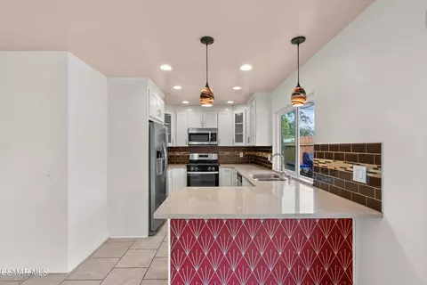 Kitchen - 5358 Willow View Dr, Camarillo, CA 93012 photo 1 of 8