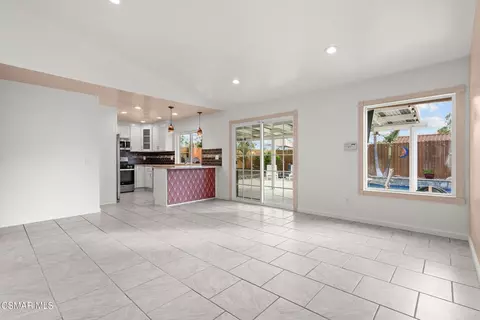 Living - 5358 Willow View Dr, Camarillo, CA 93012 photo 1 of 8
