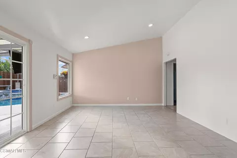 Living - 5358 Willow View Dr, Camarillo, CA 93012 photo 4 of 8