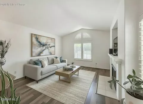 Living - 2037 Freesia Ave, Simi Valley, CA 93063 photo 2 of 3
