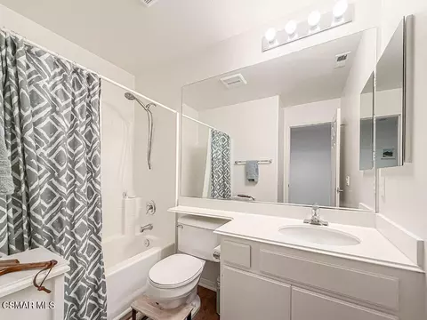 Bath - 2037 Freesia Ave, Simi Valley, CA 93063 photo 2 of 3