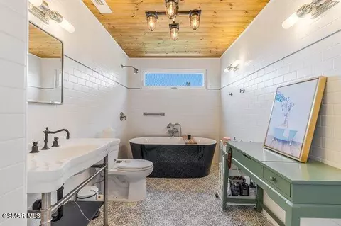 Bath - 3582 Raincloud Ct, Thousand Oaks, CA 91362 photo 1 of 6