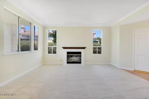 Living - 275 Ridgeton Ln #A, Simi Valley, CA 93065 photo 2 of 6