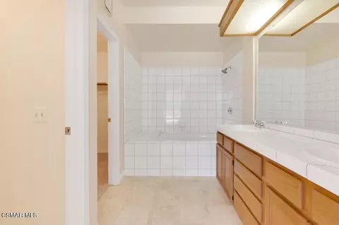 Bath - 275 Ridgeton Ln #A, Simi Valley, CA 93065 photo 2 of 3