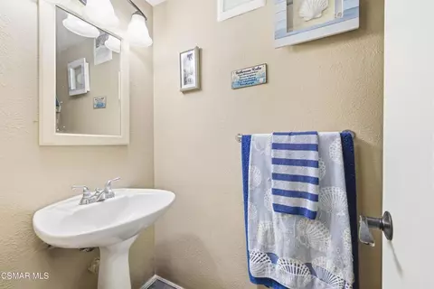 Bath - 2151 Olga St, Oxnard, CA 93036 photo 2 of 4