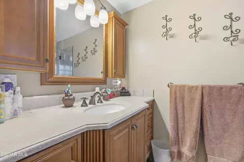 Bath - 2151 Olga St, Oxnard, CA 93036 photo 3 of 4