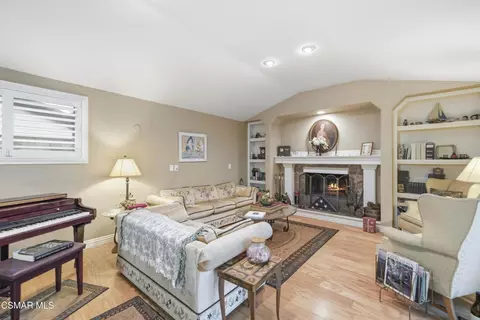 Living - 2151 Olga St, Oxnard, CA 93036 photo 1 of 3