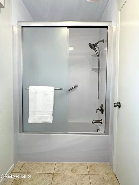 Bath - 2401 El Portal Way, Oxnard, CA 93035 photo 4 of 7