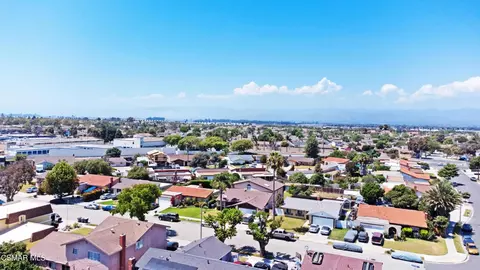 View/Area - 2401 El Portal Way, Oxnard, CA 93035 photo 2 of 2