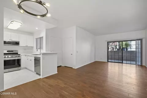 Living - 2304 Archwood Ln #92, Simi Valley, CA 93063 photo 2 of 5