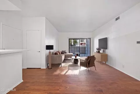 Living - 2304 Archwood Ln #92, Simi Valley, CA 93063 photo 1 of 5