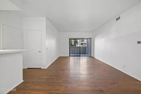 Living - 2304 Archwood Ln #92, Simi Valley, CA 93063 photo 3 of 5