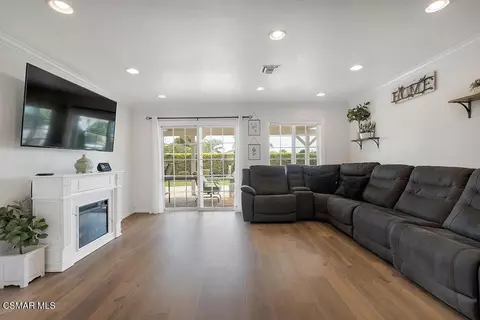 989 N Planetree Ave, Simi Valley, CA 93065 photo 4