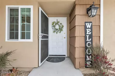 989 N Planetree Ave, Simi Valley, CA 93065 photo 2