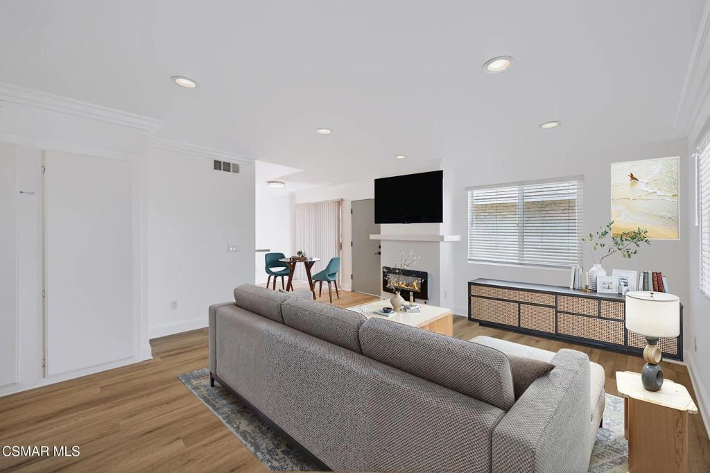 Living - 510 Spring Rd #120, Moorpark, CA 93021 photo 3 of 7
