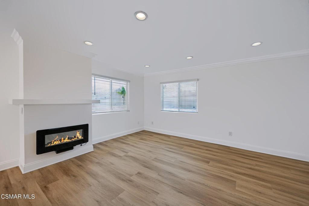 Living - 510 Spring Rd #120, Moorpark, CA 93021 photo 5 of 7