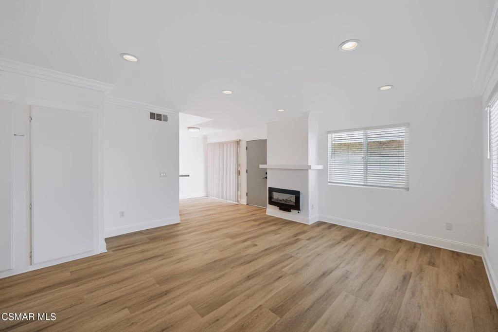 Living - 510 Spring Rd #120, Moorpark, CA 93021 photo 2 of 7