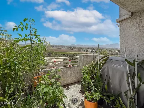 2913 Antonio Dr #304, Camarillo, CA 93010