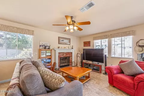 Living - 219 Meadow Mist Ct, Simi Valley, CA 93065 photo 1 of 2