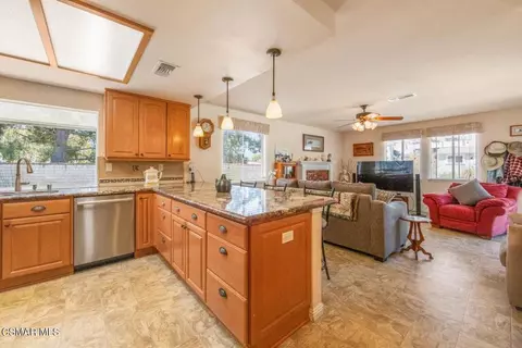 Kitchen - 219 Meadow Mist Ct, Simi Valley, CA 93065 photo 2 of 4