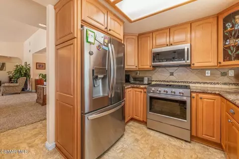 Kitchen - 219 Meadow Mist Ct, Simi Valley, CA 93065 photo 3 of 4