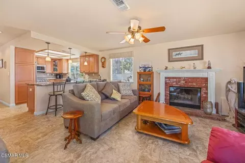 Living - 219 Meadow Mist Ct, Simi Valley, CA 93065 photo 2 of 2