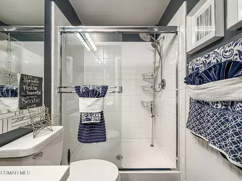 Bath - 215 Southcrest Pl, Simi Valley, CA 93065 photo 2 of 8